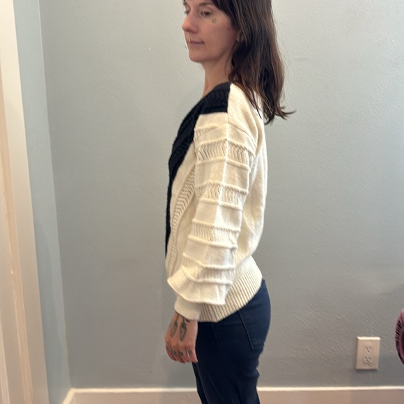 Kaily K Sweater S - Picture 2 of 8